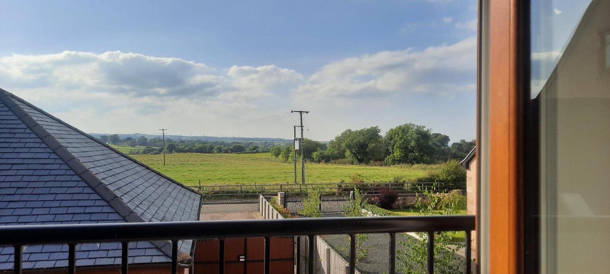 Lanarkshire Apartment- Views- Sleeps 4- Balcony Ларкхолл Екстер'єр фото